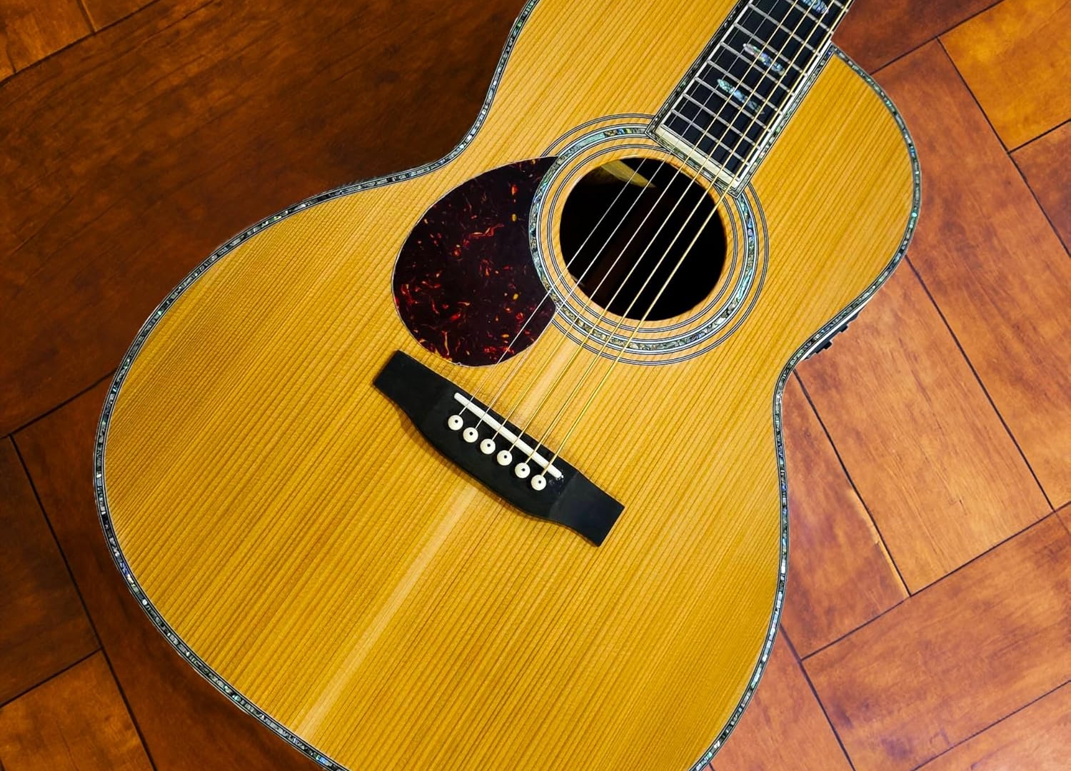 left handed acoustic guitar